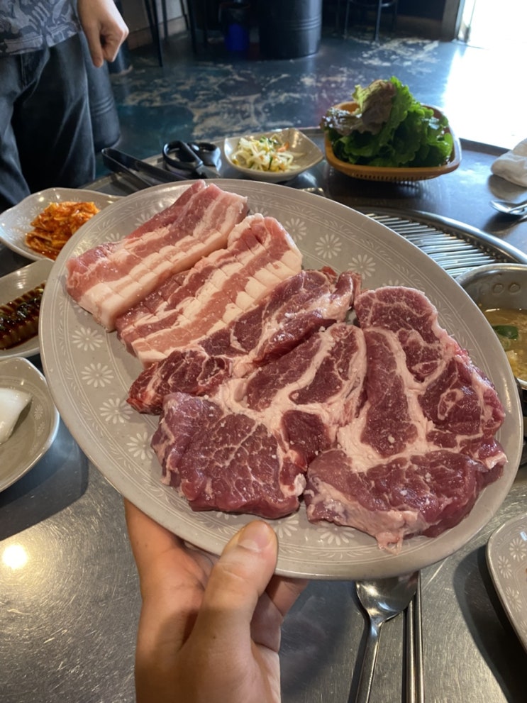  군산여행 들리기 좋은 군산고기맛집 불타는구공탄 노포맛집 연탄구이 한돈암퇘지만 취급하는 군산현지인맛집