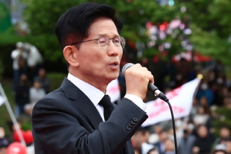 울먹이며 “<b>박근혜</b> 전 대통령 생각하면 가슴 아파…<b>명예 회복</b>... 