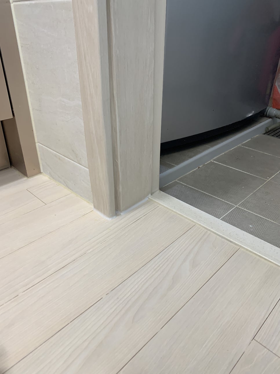 물먹은문틀복원 부분시트지보수 업체 및 비용 수원영통