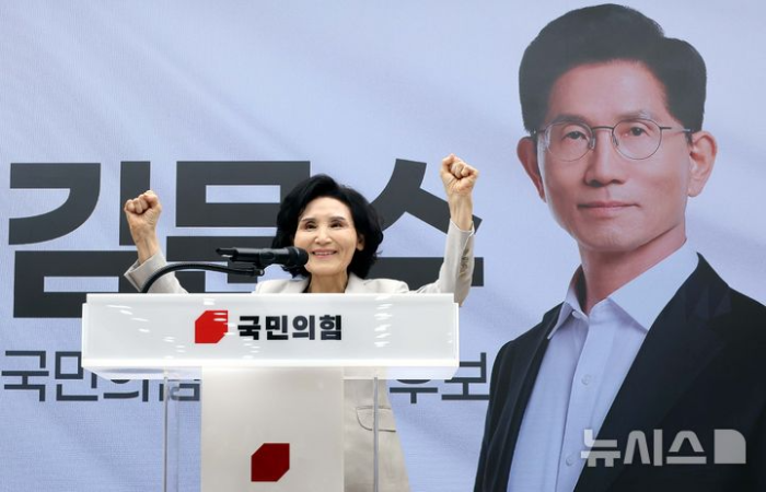 <b>김문수</b> 국민의힘 대선 후보 <b>박근혜</b> 전 대통령 예방,