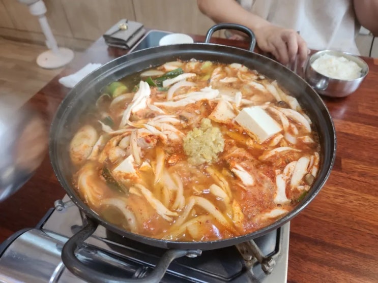 대구 각산동 신서혁신도시 점심 맛집 느림 동구혁신도시점 통돼지찌개정식 후기 대구 각산동 신서혁신도시 점심 맛집 느림 동구혁신도시점 통돼지찌개정식 후기