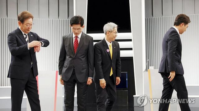  "형수 욕" "소방관 갑질" "망상"…120분 네거티브에 정책검증 실종