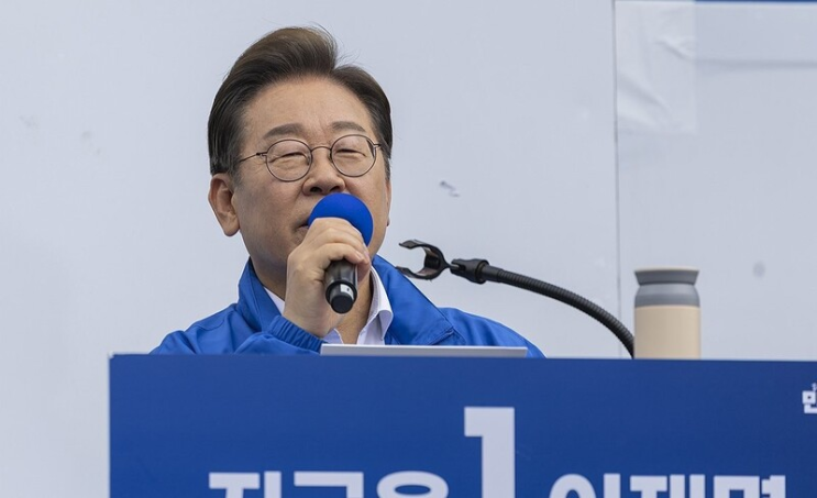 [긴급] <b>이재명</b>, '<b>비법</b>률가 대법관' 임명 논란에 "당내 <b>자중</b>하라... 