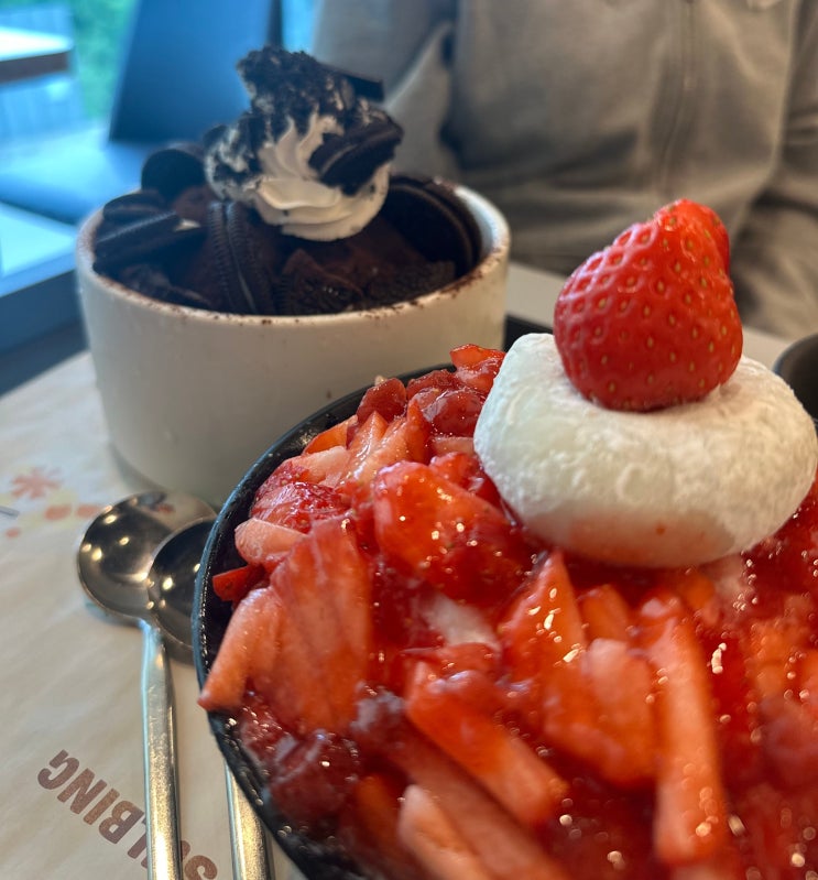  오레오초코몬스터설빙, 생딸기설빙 냠냠 [설빙 화성 봉담점]