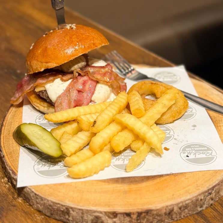 치앙마이 님만해민 햄버거 맛집 Rock Me Burger 위생 맛 모두 굿
