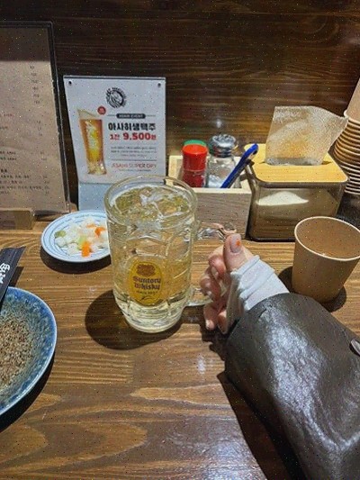 친구와 함께하는 기분 좋은 자리! 로바타야키토라에서 즐겨보세요