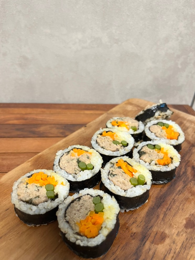  다이어트도 OK! 간편하고 영양 가득한 헬스앤뷰티 단백김밥(참치묵은지) 먹어본 후기