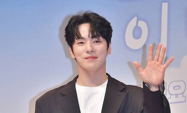 배우 <b>김정현</b> “여자친구 있죠” 자진 고백에 '<b>가오정</b>' 출연진 술렁