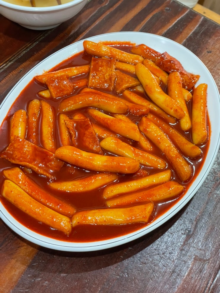 서울 3대 떡볶이로 추천하는 연남동 홍쌤 떡볶이|튀김까지 완벽한 떡볶이 맛집 서울 3대 떡볶이로 추천하는 연남동 홍쌤 떡볶이|튀김까지 완벽한 떡볶이 맛집