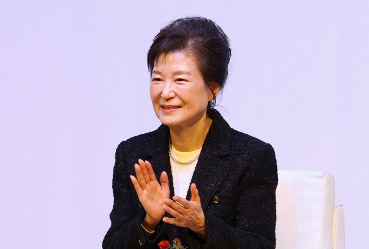 전 대통령 박근혜 프로필 나이 고향 학력 경력 "하나로 뭉쳐 선거 이겨달라"