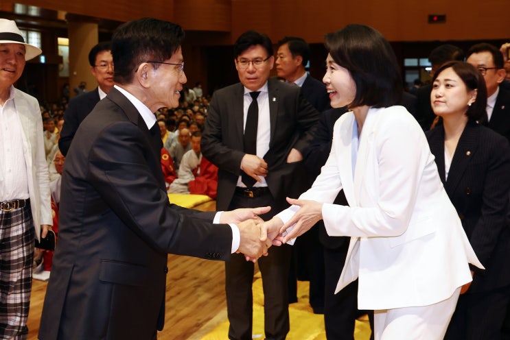<b>김문수</b> <b>김혜경</b> <b>구인사</b>, 불교의 통일, 정치적 경쟁, <b>김 문수</b>... 