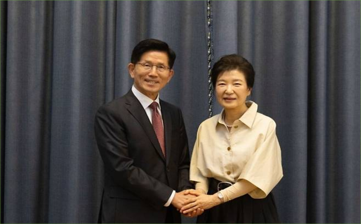 <b>김문수</b>, <b>박근혜</b> 사저 방문 선거 도와달라에 '고민해 보겠다'