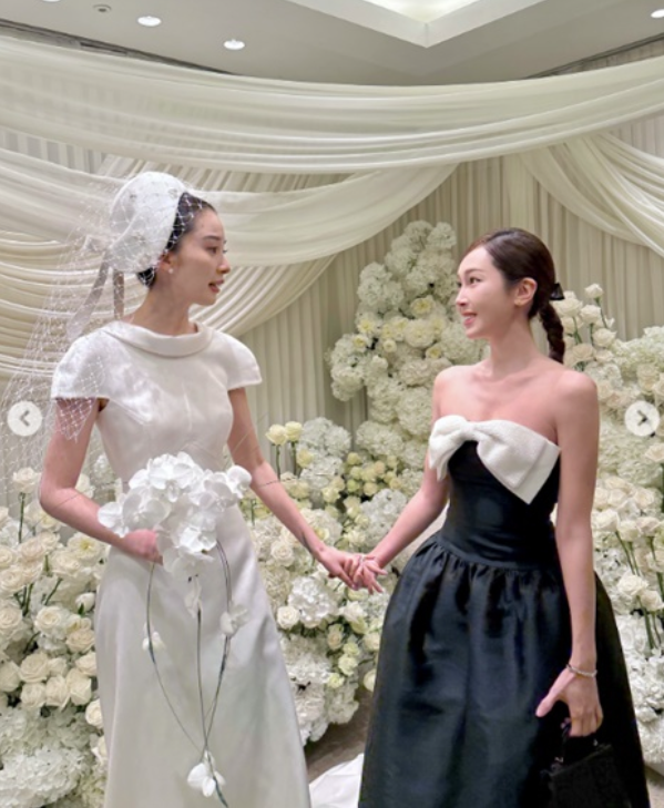 ‘<b>타일러권</b>’ <b>제시카</b>, <b>결혼</b>식장서 포착…“공식적으로... 