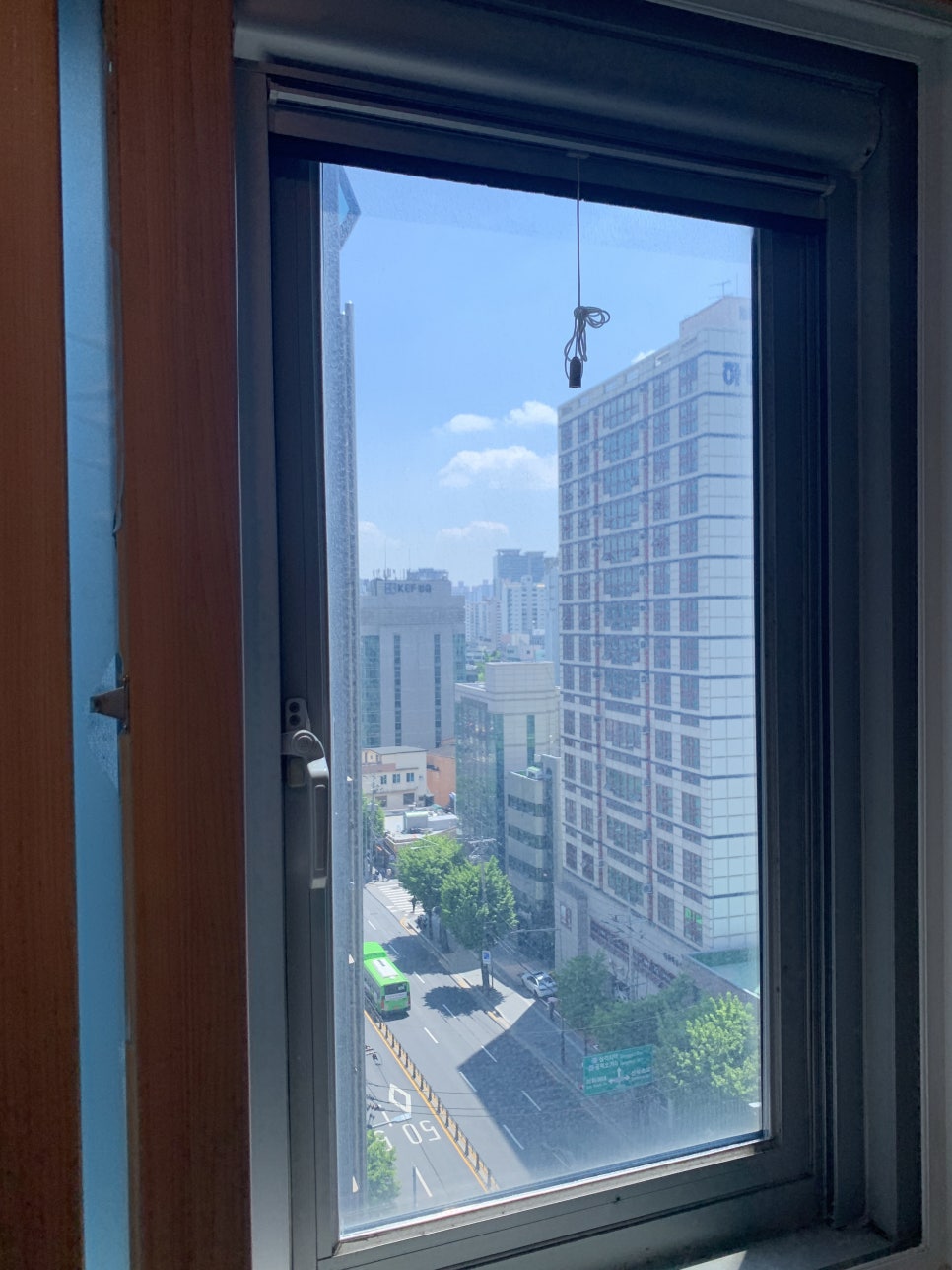 이중유리구멍뚫기 아파트에어컨배관 유리타공작업비용