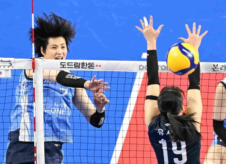 여자배구 <b>김희진</b> <b>이적</b> | 14년 IBK <b>현대건설</b>