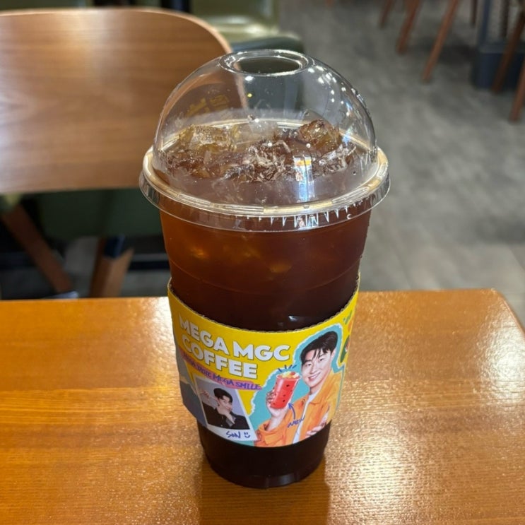  메가커피 바닐라 아메리카노_바닐라 시럽이 들어가 달달한 음료 내돈내산 리뷰