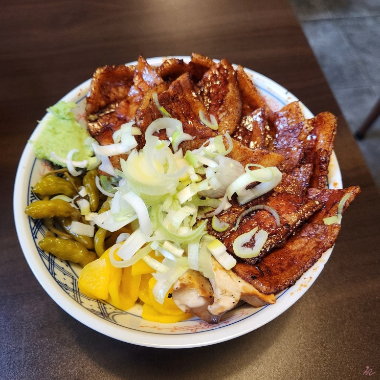  내돈내산 [홍대 연남] 스미비 숯불구이 - 고기도 많고 숯불 맛도 강한 부타동 맛집