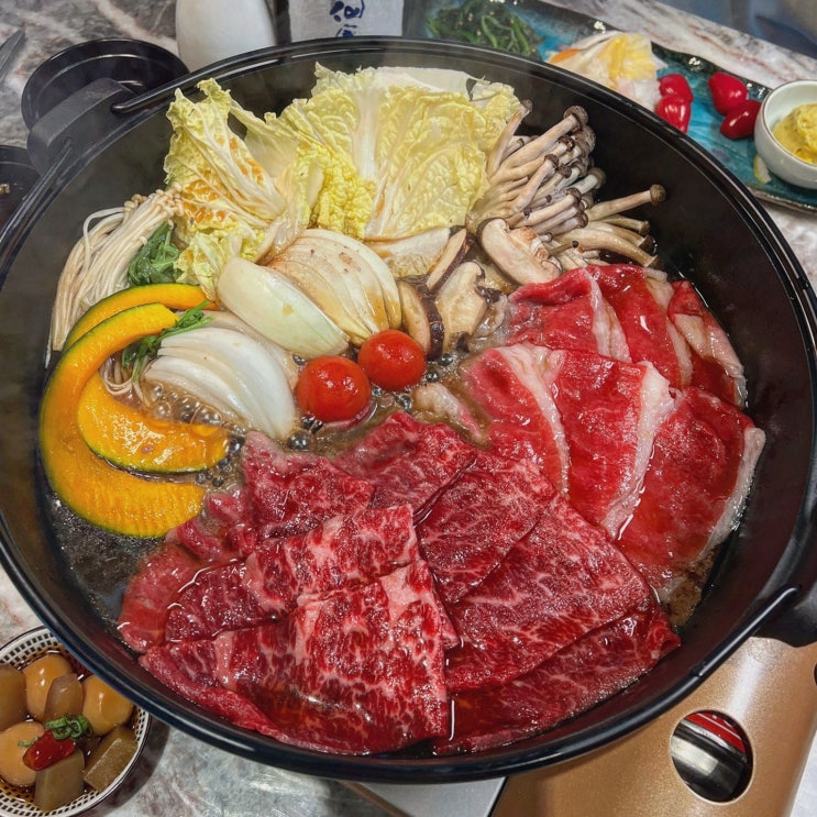  특별한 다이닝 경험은 판교역엠오엠에서!