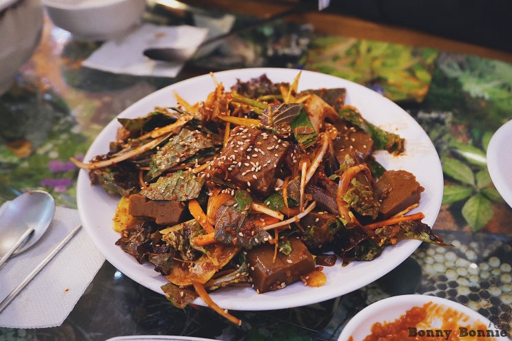  서촌 인왕산 더숲 초소 책방, 경복궁역 산채 요리 맛집 심산애