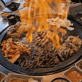  성복역맛집 돌풍 용인수지본점 솔직 리뷰 - 소고기 돼지고기를 한판에서 해결