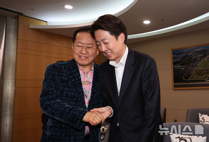<b>홍준표</b> "<b>이준석</b>에 투표, 사표 아닌 <b>미래</b>에 대한 <b>투자</b>"/죽을... 