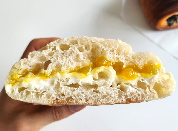  생각나서 찾아가는 경산카페 빵맛집 시월의베이크