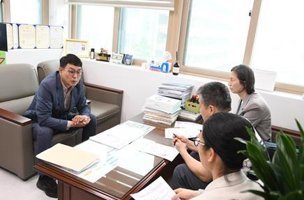 미추홀구의회 김태계 복지건설위원장, 돌봄통합지원법 시행 대비 간담회 개최