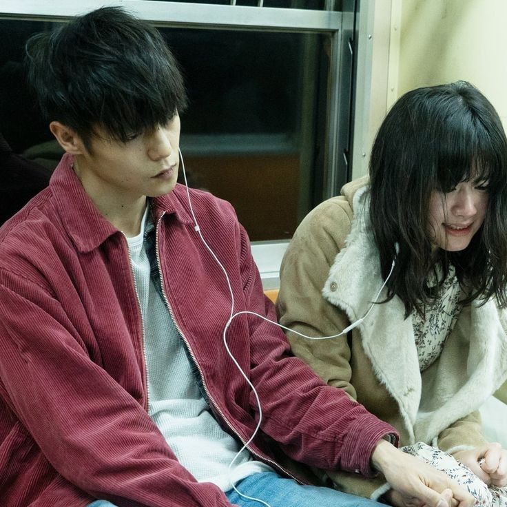  one earphone two people