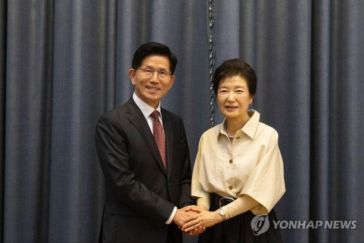 [속보] 김문수 후보, 사전투표 독려…<b>한동훈</b>과 합동 <b>유세</b>... 