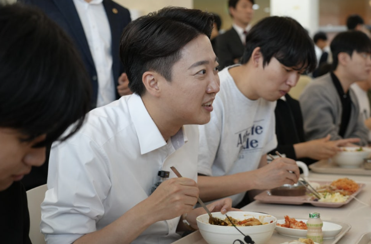 "이재명 잡자" <b>김문수</b>-<b>이준석</b> <b>단일화</b>? 투표용지 인쇄일 전... 
