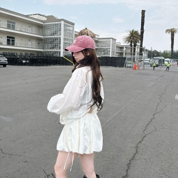  뉴욕까지 접수한, 단발 카리나 볼캡 브랜드 정보