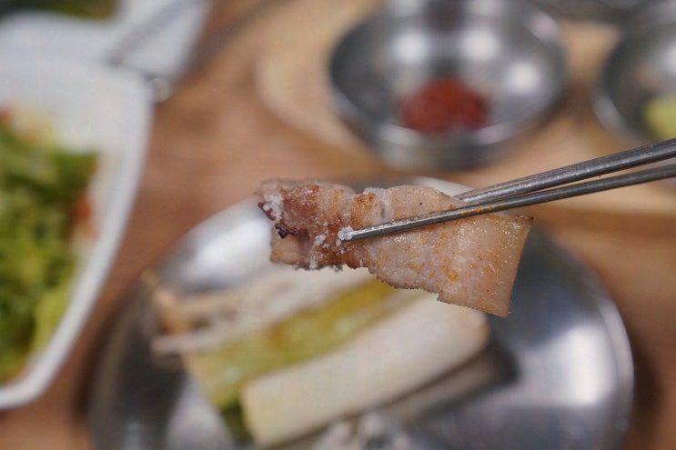 오월돼지, 논현역점심맛집에서 친구들과 즐기는 특별한 시간