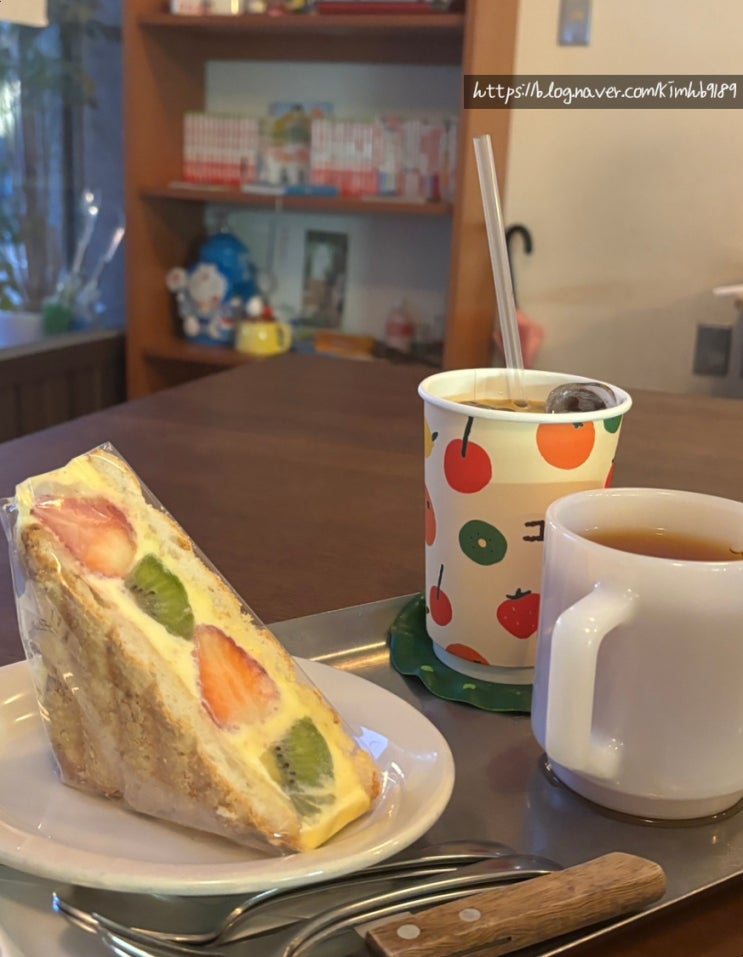  군자역카페 디저트가 맛있고 귀여운 윤숲 후르츠산도점