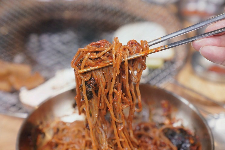  [오월돼지] 넓은 홀에서 즐기는 푸짐한 제주 고기, 논현역맛집추천
