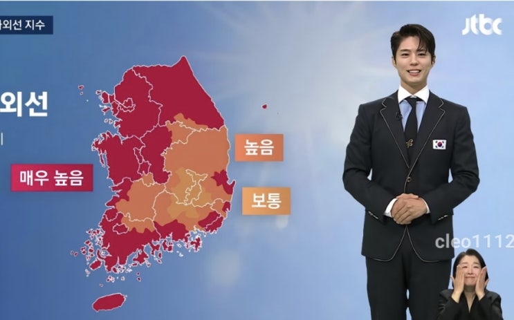 JTBC 뉴스룸에서 <b>기상캐스터</b>로 깜짝 등장한 <b>박보검</b> 화제.jpg