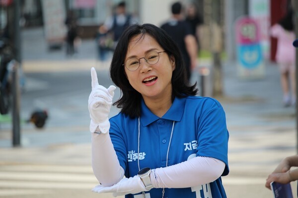 <b>세종시</b>의회 박란희 의원... 앞둔 다정동 선거<b>유세</b>..."1번 <b>이재명</b>"