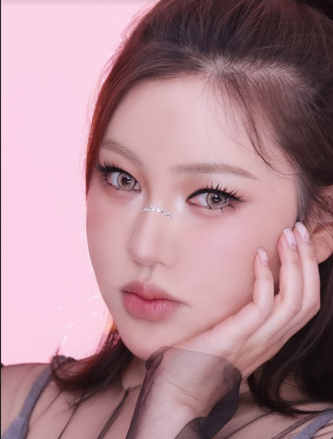 "<b>아이돌</b>이 찰떡이어라" <b>송가인</b>, 38세에 걸그룹 센터 비주얼 <b>변신</b>