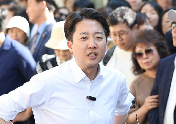 [속보] 이준석, 김문수 후보 <b>사퇴 촉구</b>! 긴급 기자회견 예고... 