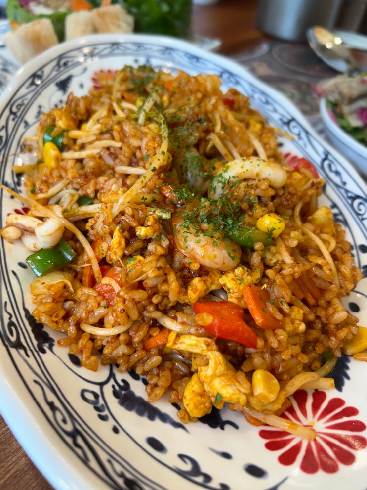  해장으로 추천하는 제기동 쌀국수 맛집 <포인비에트 제기역점>(점보 스프링롤, 새우롤, 왕갈비쌀국수, 매운복음밥, 해산물팟타이, 분짜)
