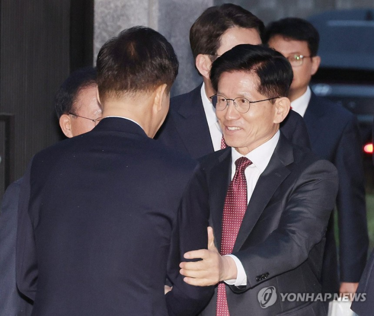 [긴급] <b>김문수</b>·<b>이낙연</b> 연대, '사쿠라' <b>논란</b> 확산… 야권 격렬 반발!
