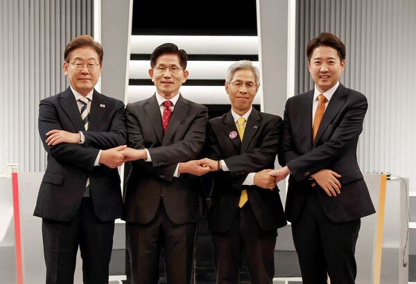  이재명, 다자·양자 모두 우세···보수 단일화에도 10%p 격차