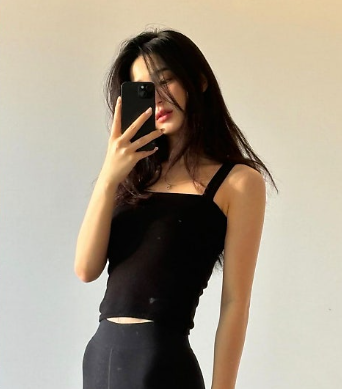 “다이어트 성공했나” 율희, 11자 복근 공개… ‘두 가지’ 운동으로 만들었다고?