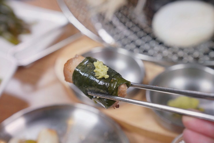  오월돼지, 논현역맛집추천으로 완벽한 돼지고기 구이를 경험하다