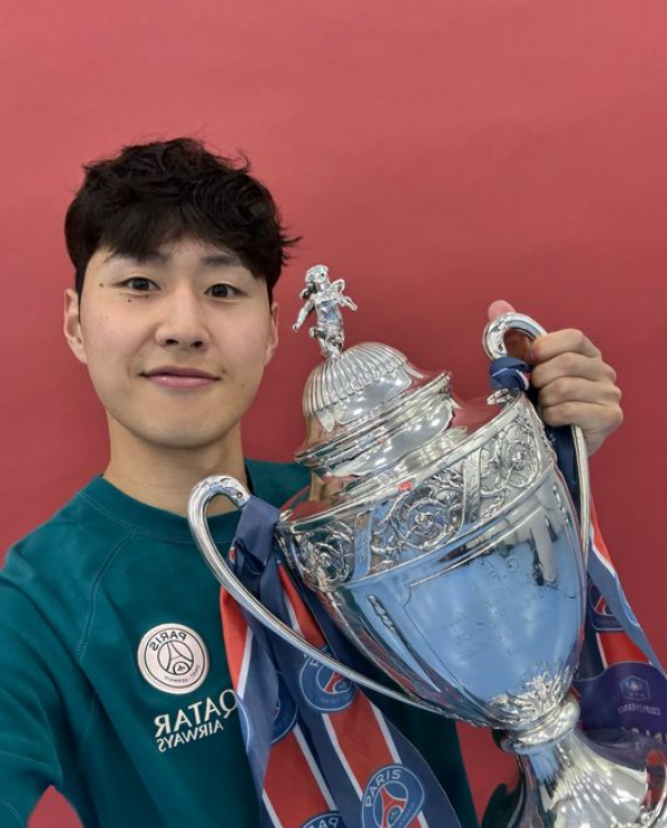 <b>이강인</b>은 PSG를 떠나 프리미어리그 <b>나폴리</b> 사우디 <b>이적설</b>... 