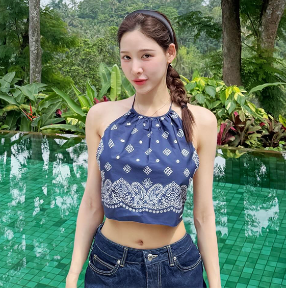 올 여름 대세 패션 아이템 반다나 탑 휴양지룩 끝판왕