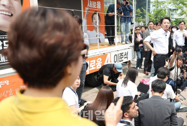 [속보] <b>이준석</b> 후보, '<b>여성 혐오</b>' <b>발언 논란</b>에 항의 폭풍! 현장... 