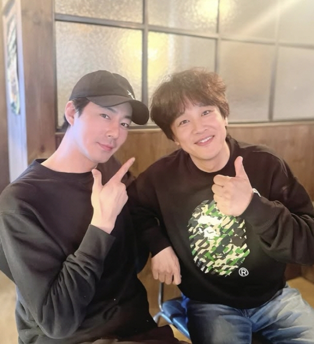  차태현, “나이 드니 갈 곳 없더라”…조인성과 직접 차린 회사 비하인드 (‘살롱드립2’에서 밝힌 진심)