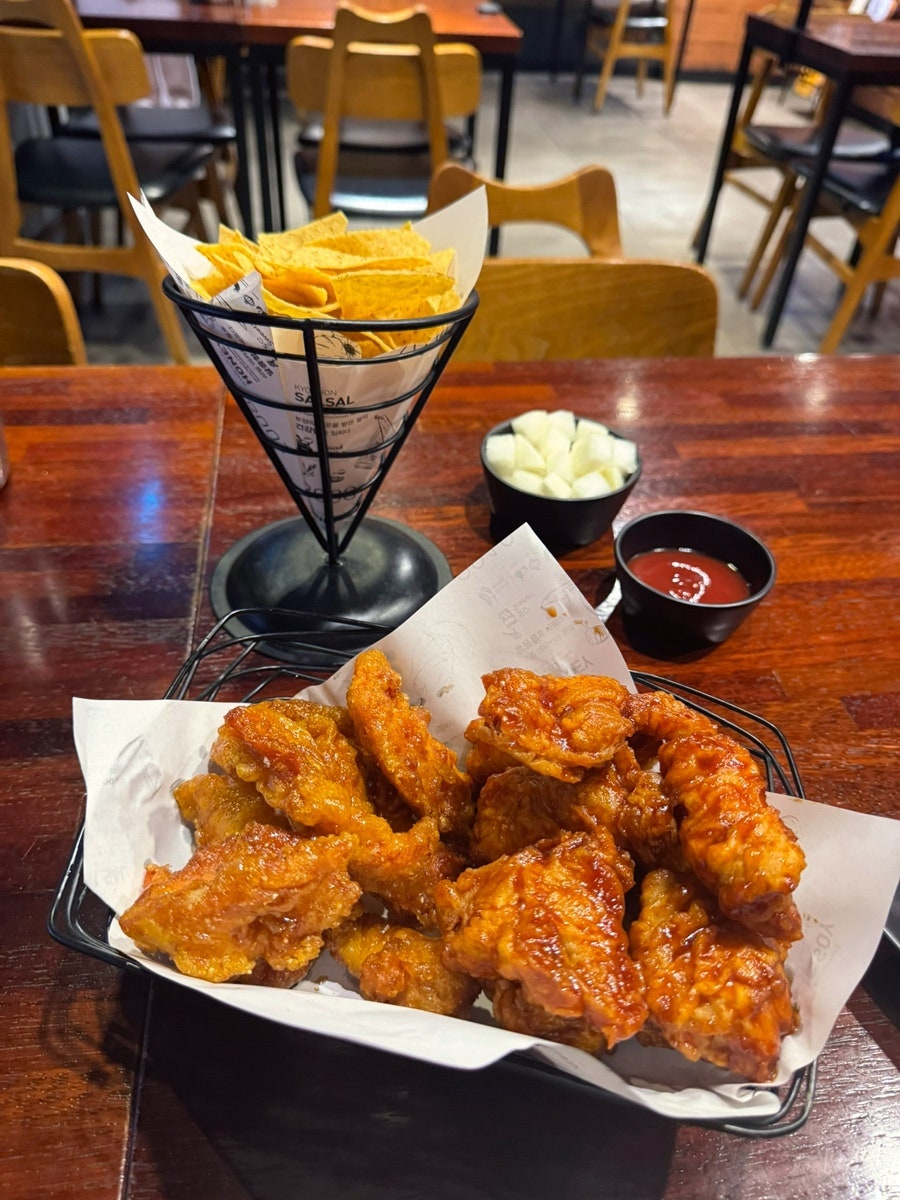 교촌치킨 암사1호점 사진 6