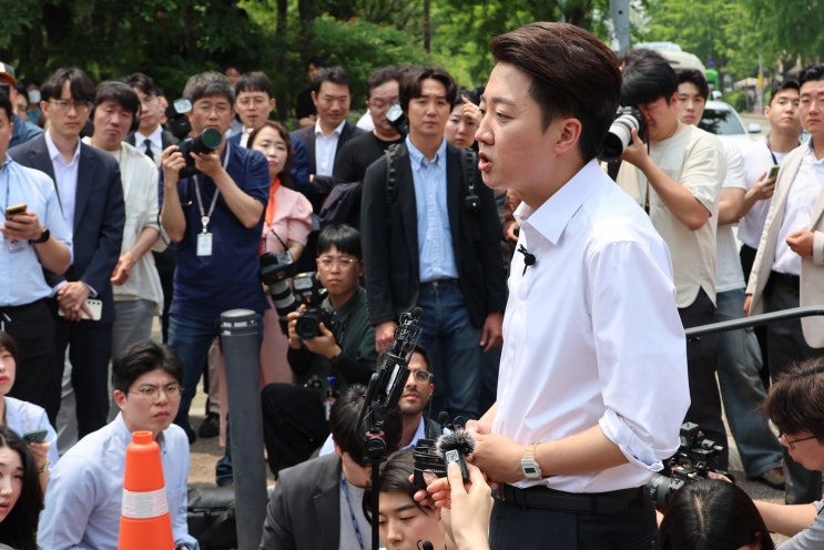 <b>이준석</b>, 여성 <b>신체 발언 논란</b>에…민주당·기본소득당 강력 비판