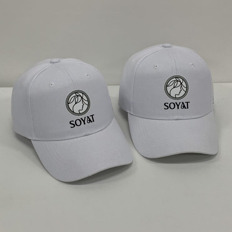  "화이트 로고 프린팅 모자 제작 | 깔끔하고 고급스러운 커스텀 모자 디자인 SOYAT"